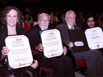 Entrega secretaria Leticia Ramírez Amaya Premio Nacional de Ciencias 2020 a 2023