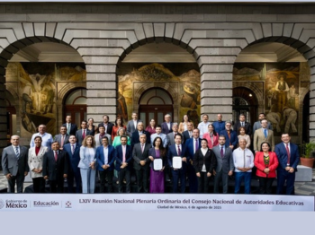 Firma secretario de Educación Pública, Mario Delgado, acuerdo con autoridades educativas para creación del Bachillerato Nacional